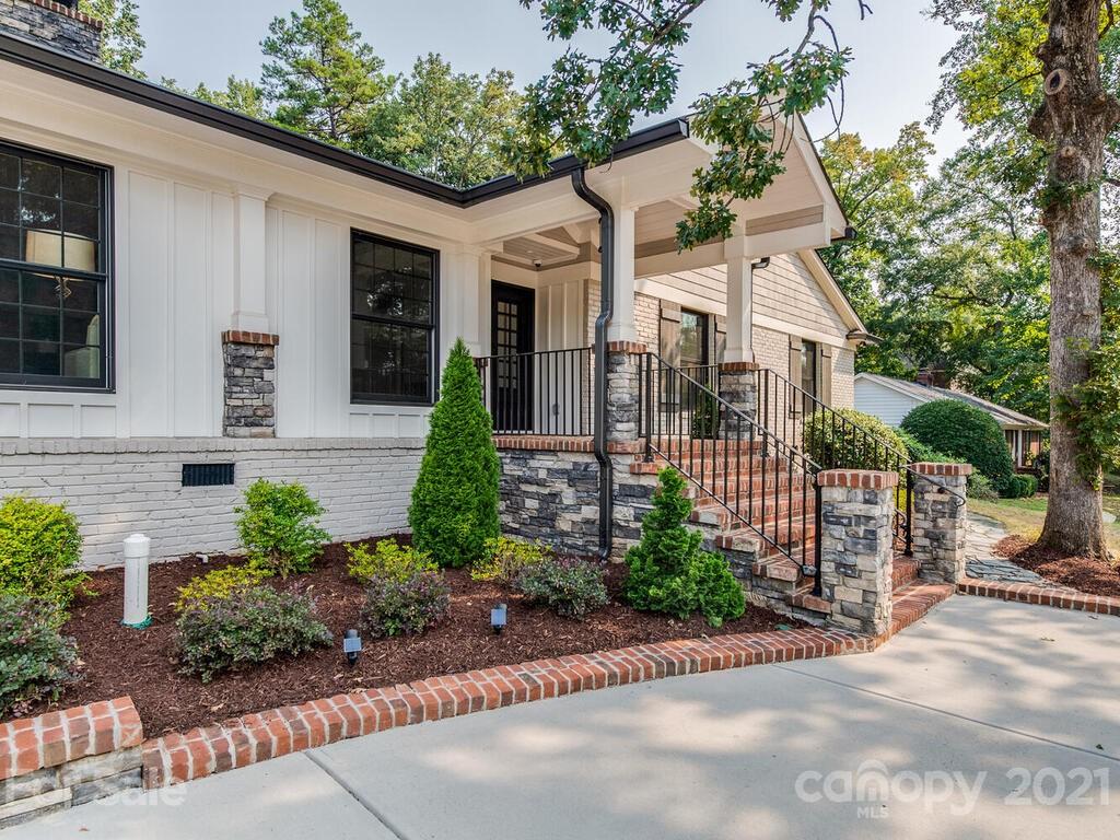 5923 Sharon View Road