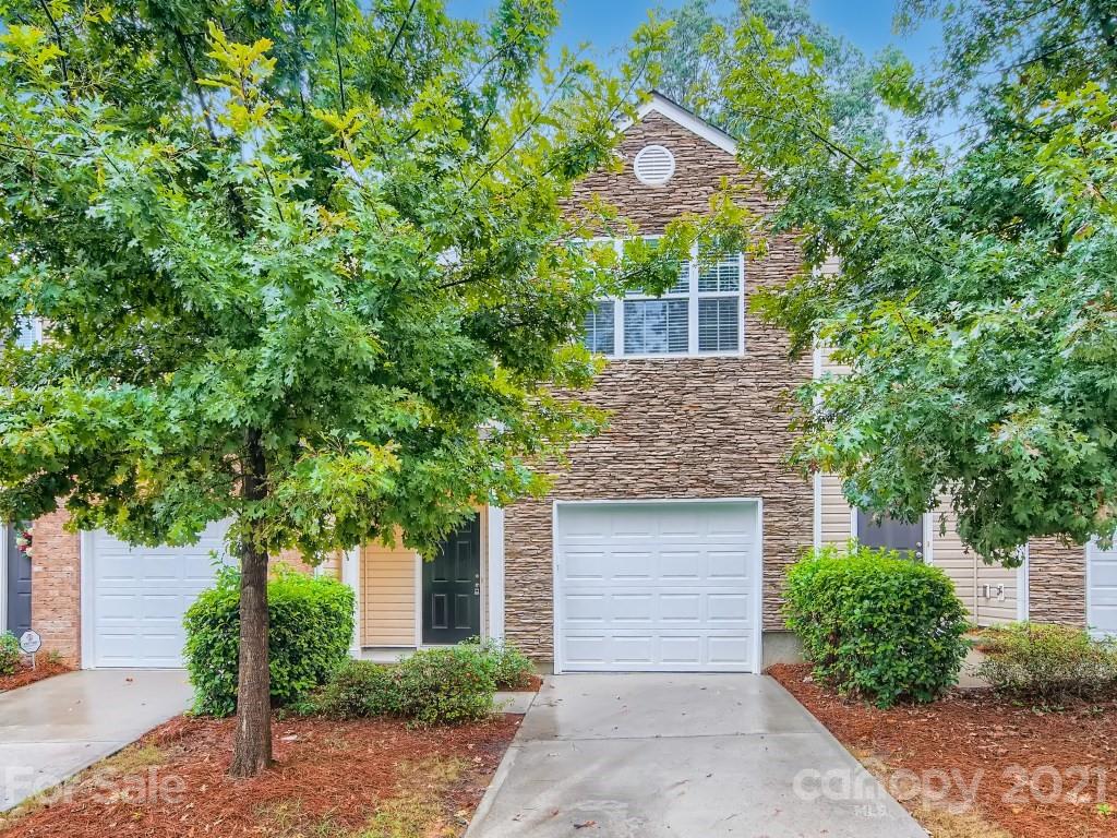 Property image 1 at 4040 Queensbridge Road, Charlotte, NC 28213