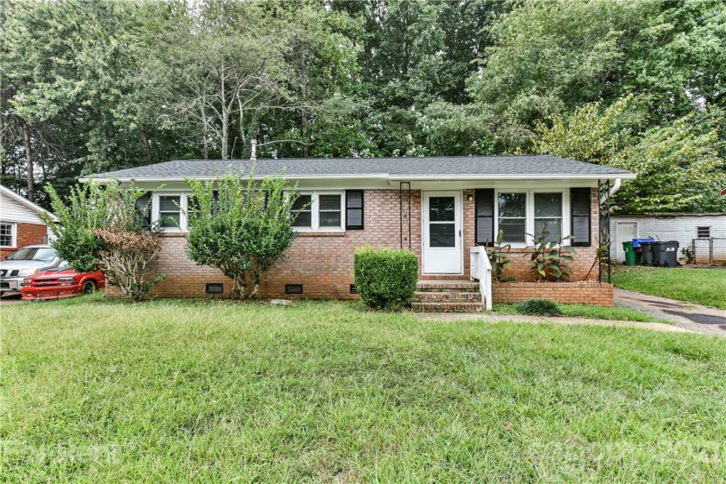 Property image 1 at 423 Edgegreen Drive, Charlotte, NC 28217