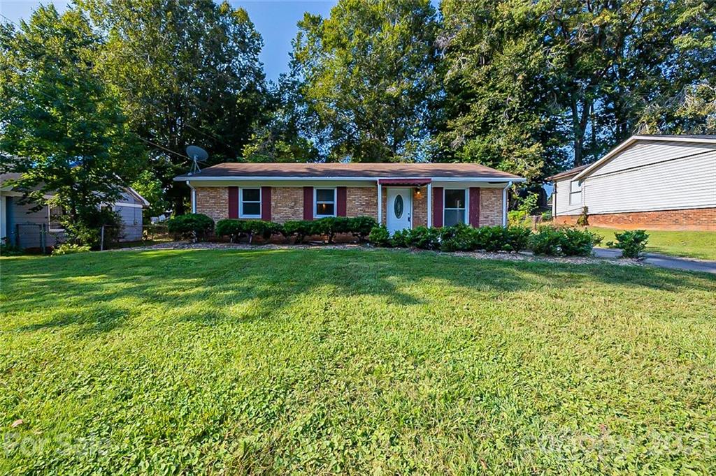 Property image 1 at 922 Capps Hill Mine Road, Charlotte, NC 28216