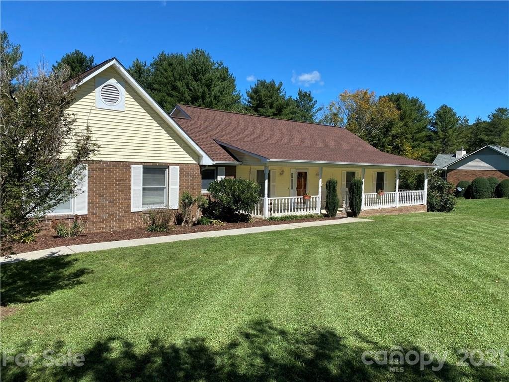 Property image 1 at 104 Mountain Valley Drive, Hendersonville, NC 28739