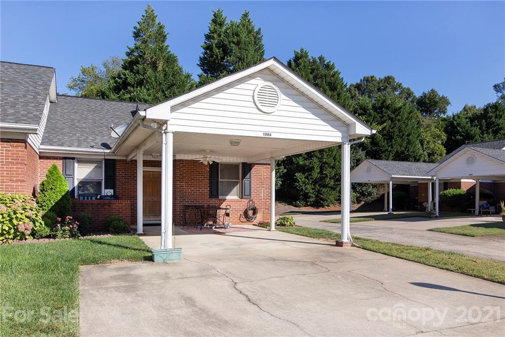 19964 Oak Leaf Circle