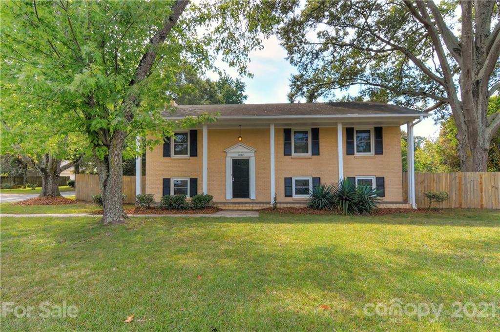 Property image 1 at 3052 Brookridge Lane, Charlotte, NC 28211
