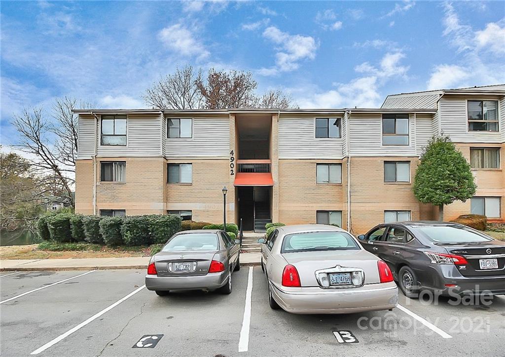 Property image 1 at 4902 Spring Lake Drive, Charlotte, NC 28212