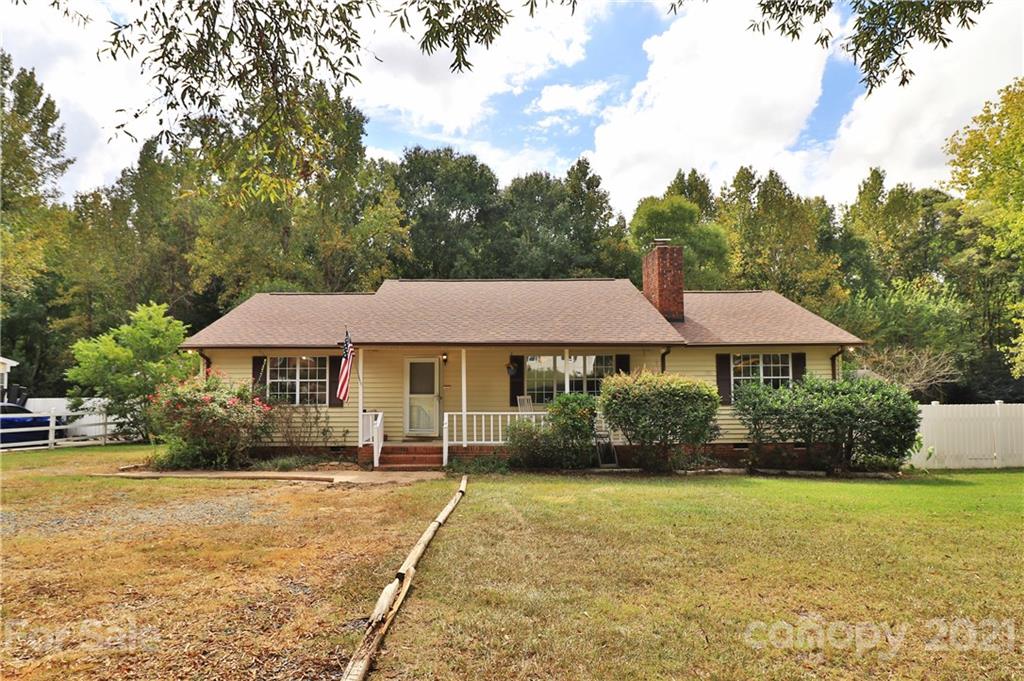 Property image 1 at 422 Catawba Circle, Matthews, NC 28104