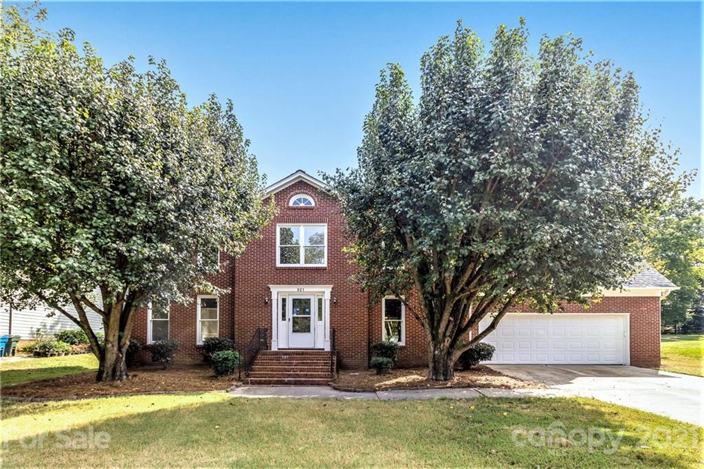 Property image 1 at 921 Evian Lane, Matthews, NC 28105