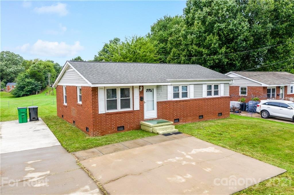 Property image 1 at 206 Mattoon Street, Charlotte, NC 28216