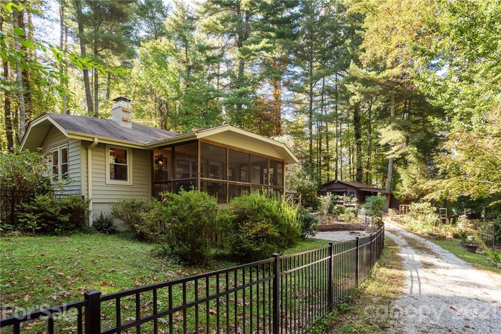 Property image 1 at 107 Virginia Avenue, Hendersonville, NC 28739