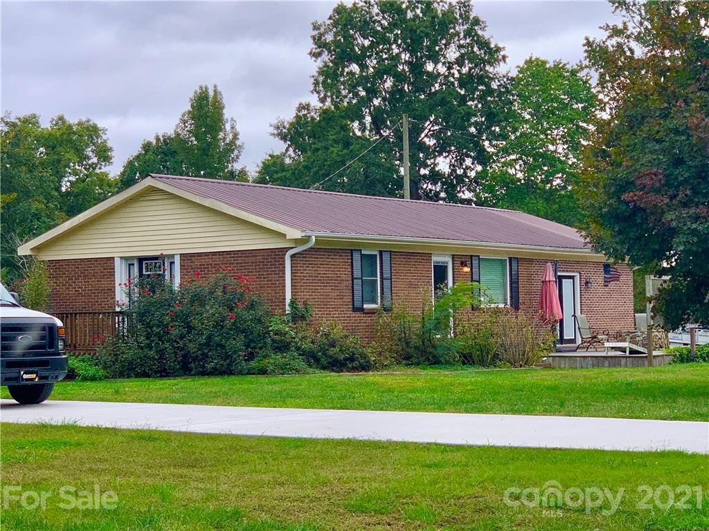 Property image 1 at 136 11th Avenue, New London, NC 28127