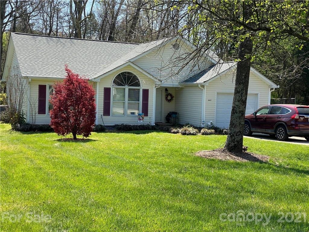 Property image 1 at 10427 Ranleigh Lane, Charlotte, NC 28273