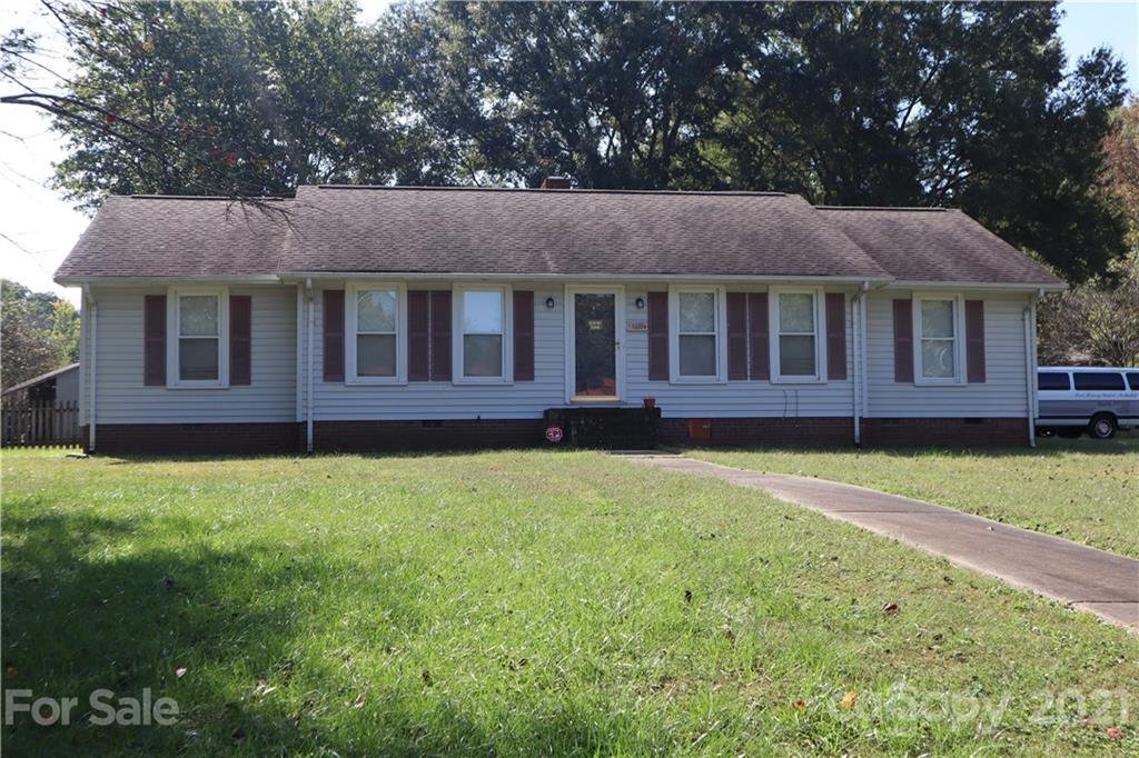 Property image 1 at 4400 Creemore Drive, Charlotte, NC 28213