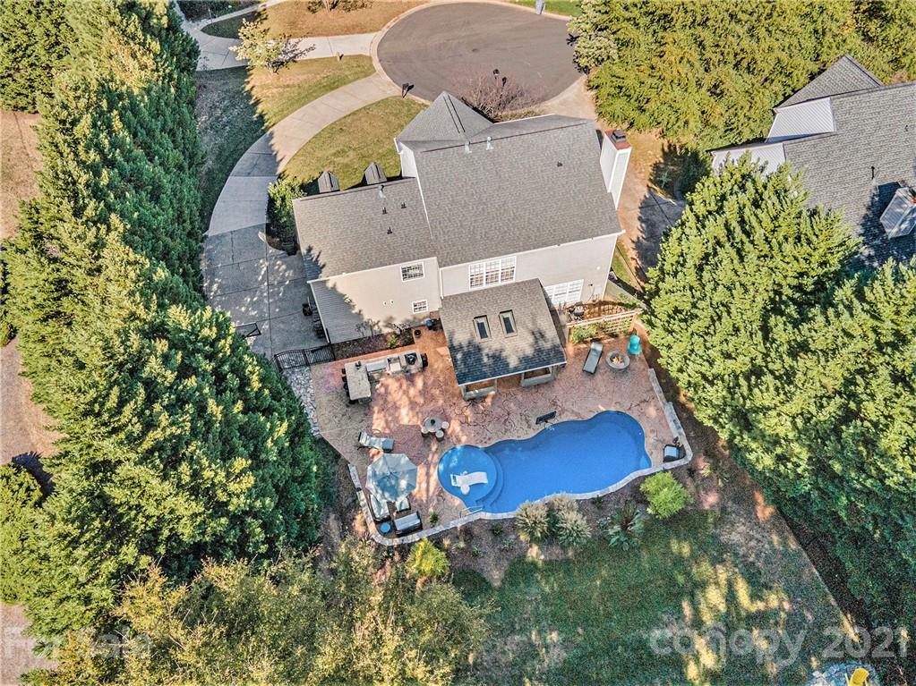 10133 Zackery Avenue