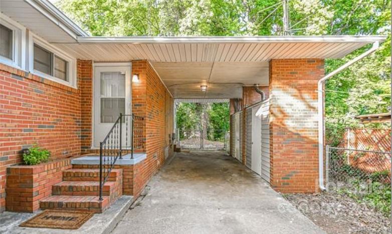 Property image 1 at 1554 Wickham Lane, Charlotte, NC 28208