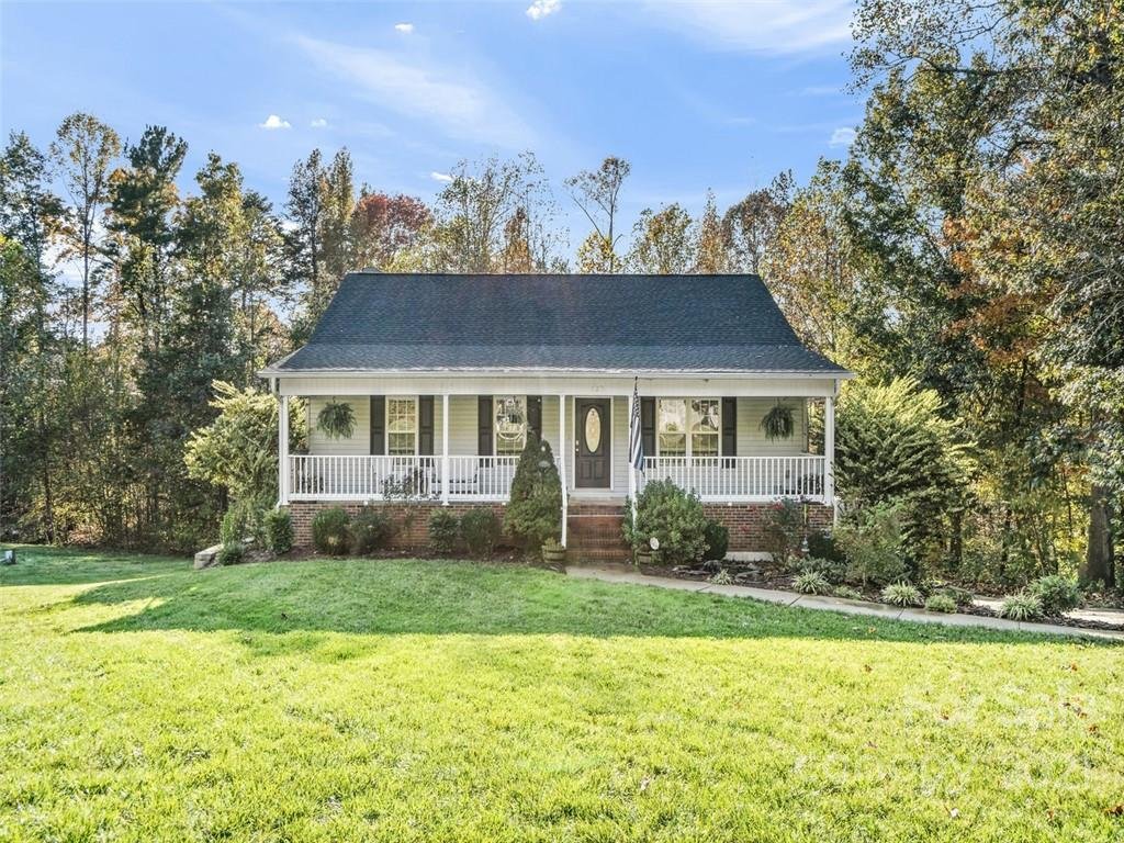 Property image 1 at 127 Scotch Irish Lane, Troutman, NC 28166