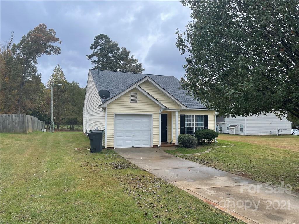 Property image 1 at 3829 Far West Drive, Charlotte, NC 28269