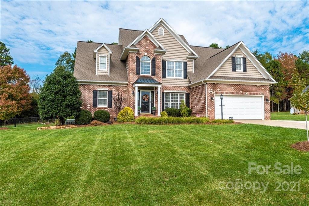 Property image 1 at 1477 Sweetbriar Lane, Hickory, NC 28602
