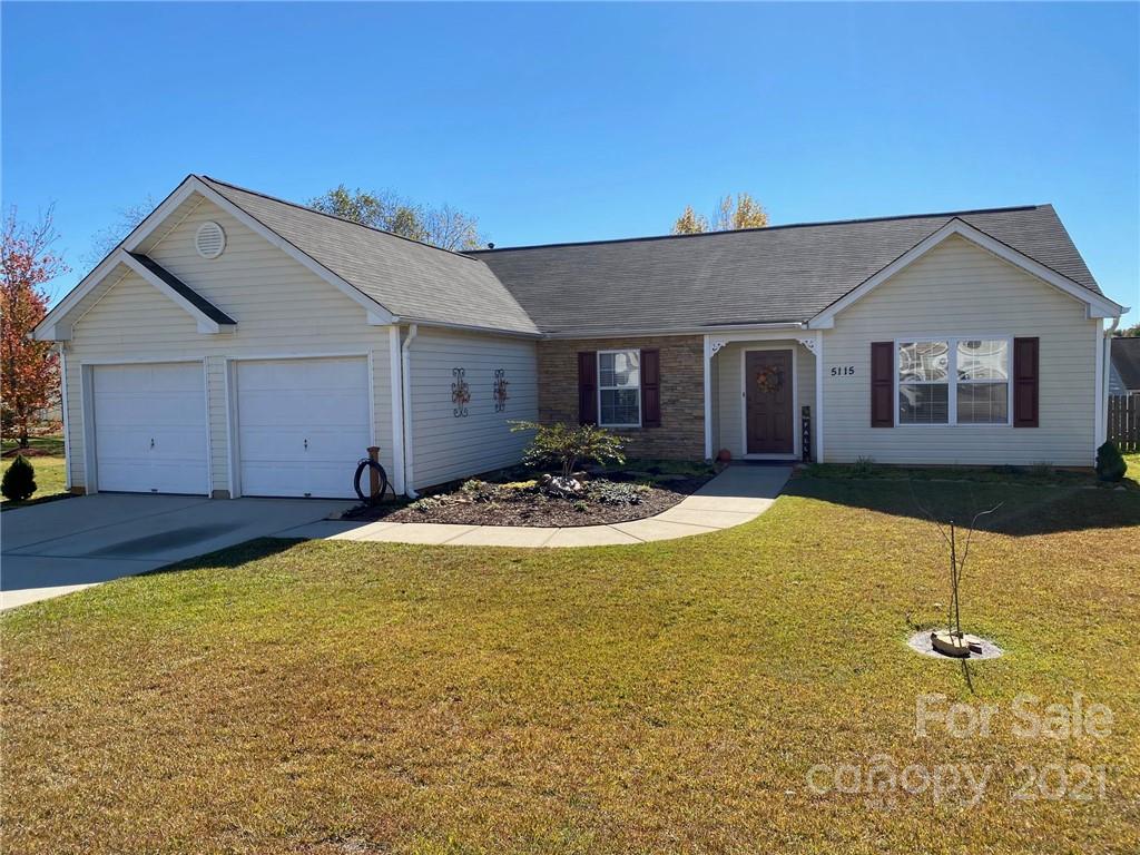 Property image 1 at 5115 Avening Court, Charlotte, NC 28215