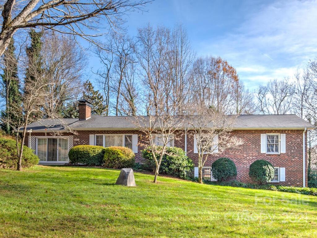 Property image 1 at 139 Brookgreen Lane, Hendersonville, NC 28739