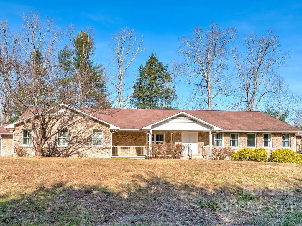 Property image 1 at 305 Benjamins Way, Hendersonville, NC 28792