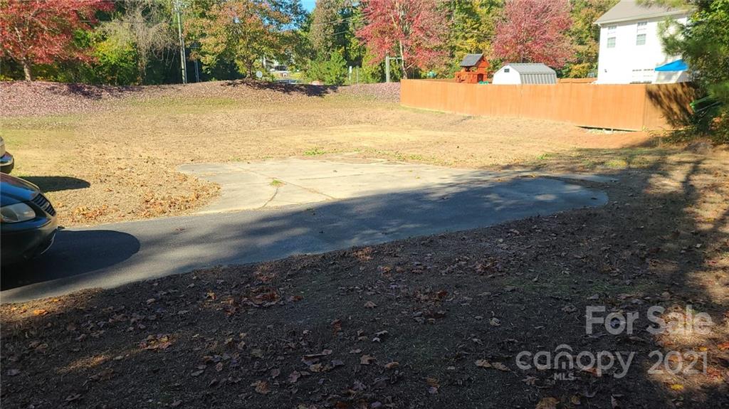 1699 Mission Oaks Street