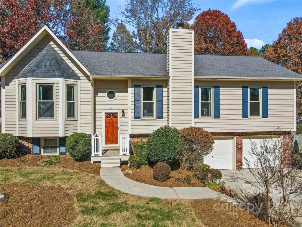Property image 1 at 307 31st Avenue Court, Hickory, NC 28601