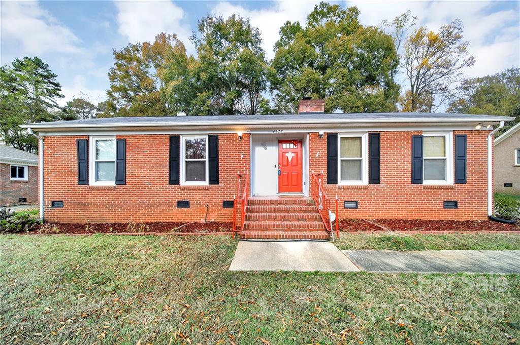 Property image 1 at 4727 Easthaven Drive, Charlotte, NC 28212