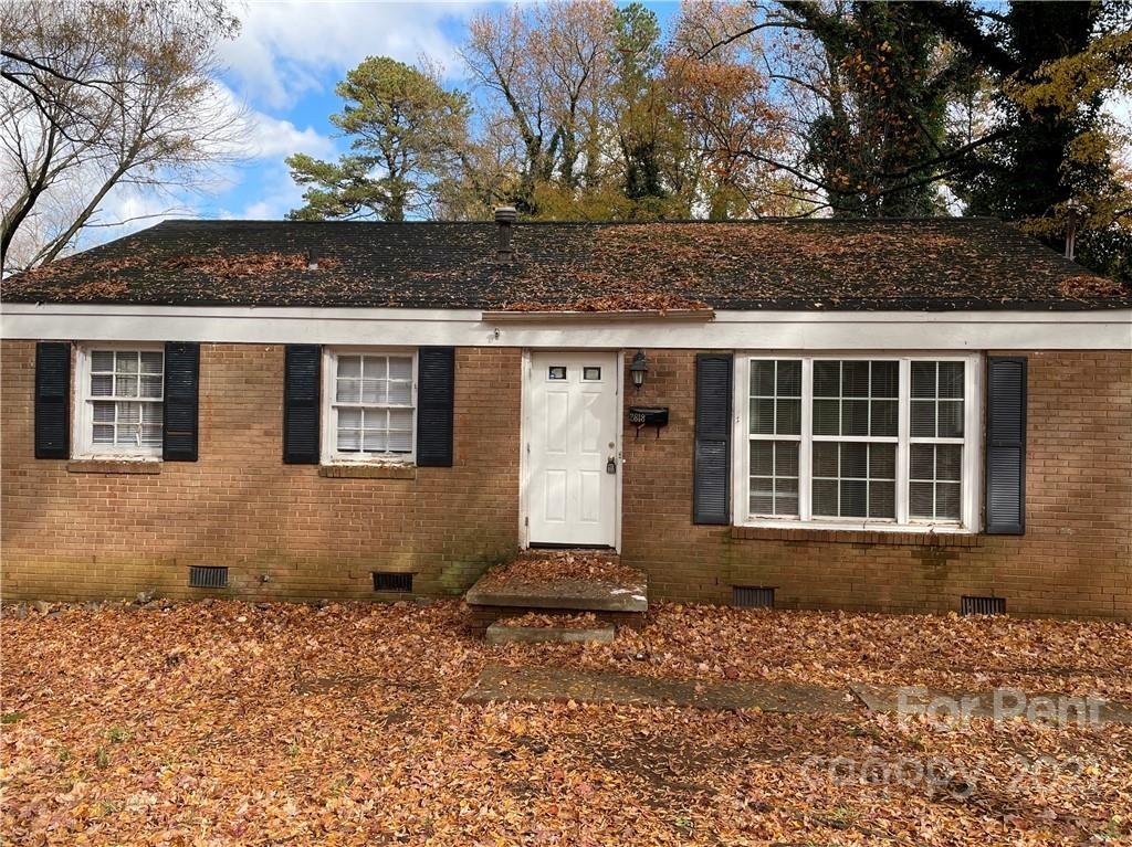 Property image 1 at 2818 Ravencroft Drive, Charlotte, NC 28208