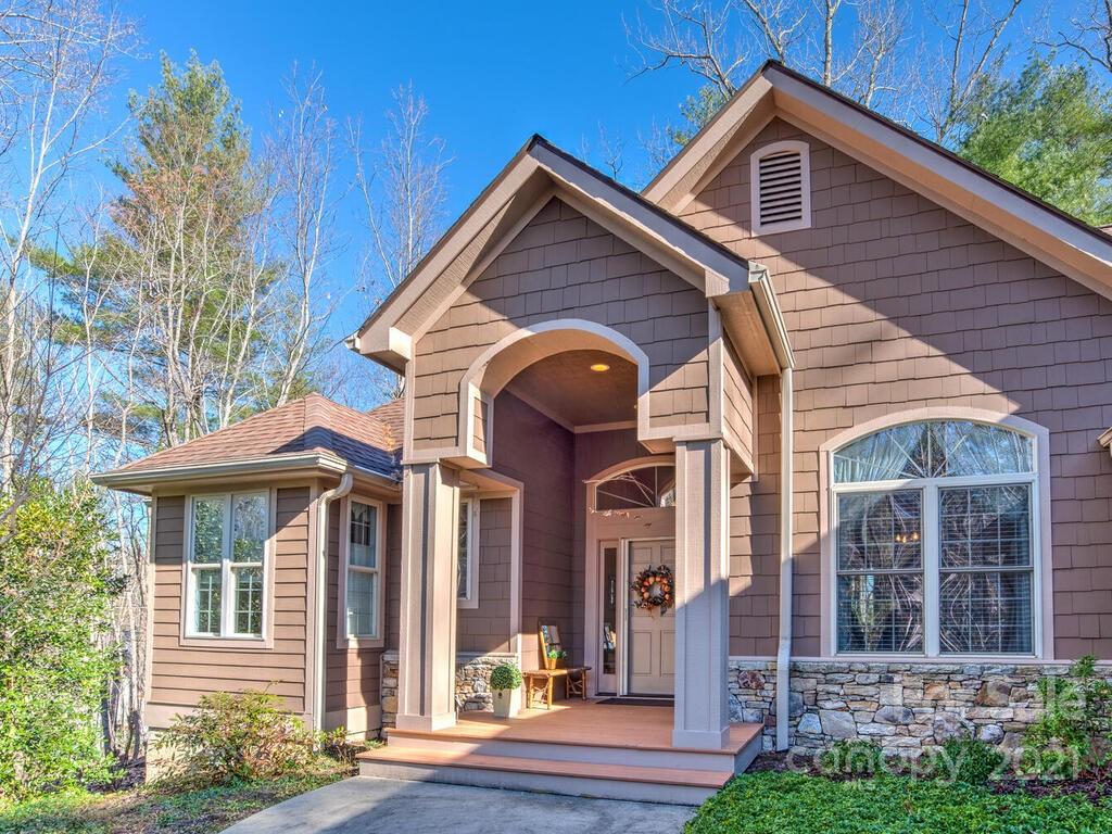 Property image 1 at 15 S Kuykendall Court, Hendersonville, NC 28739