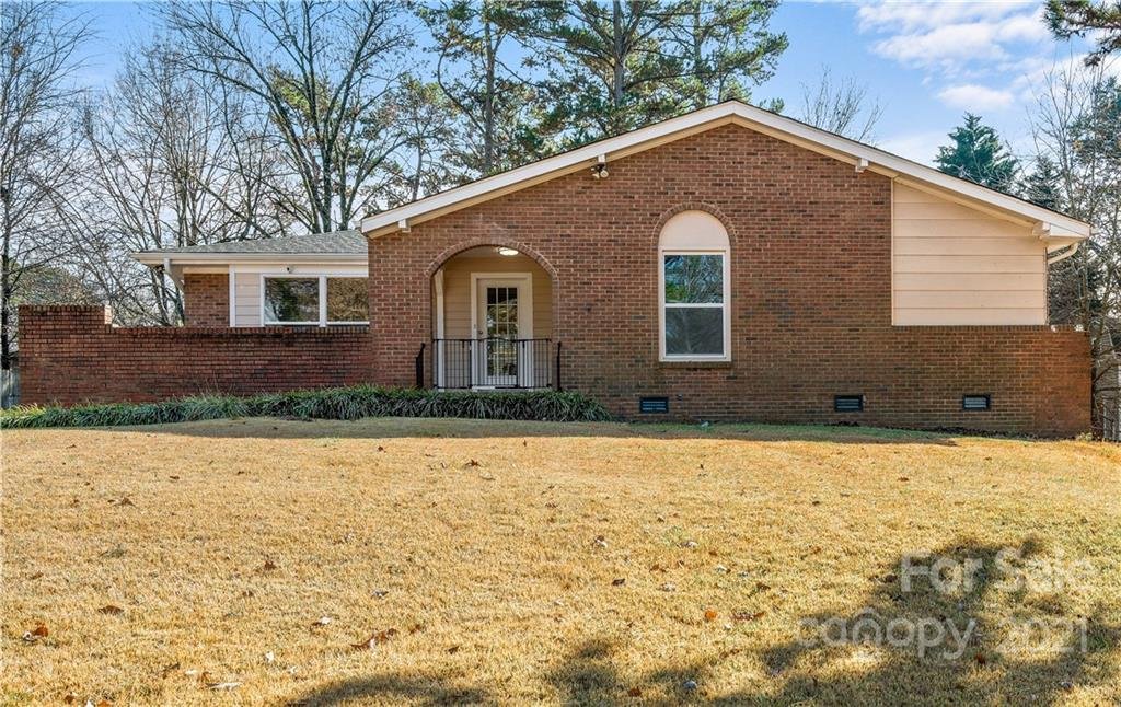 Property image 1 at 1446 Fox Run Drive, Charlotte, NC 28212