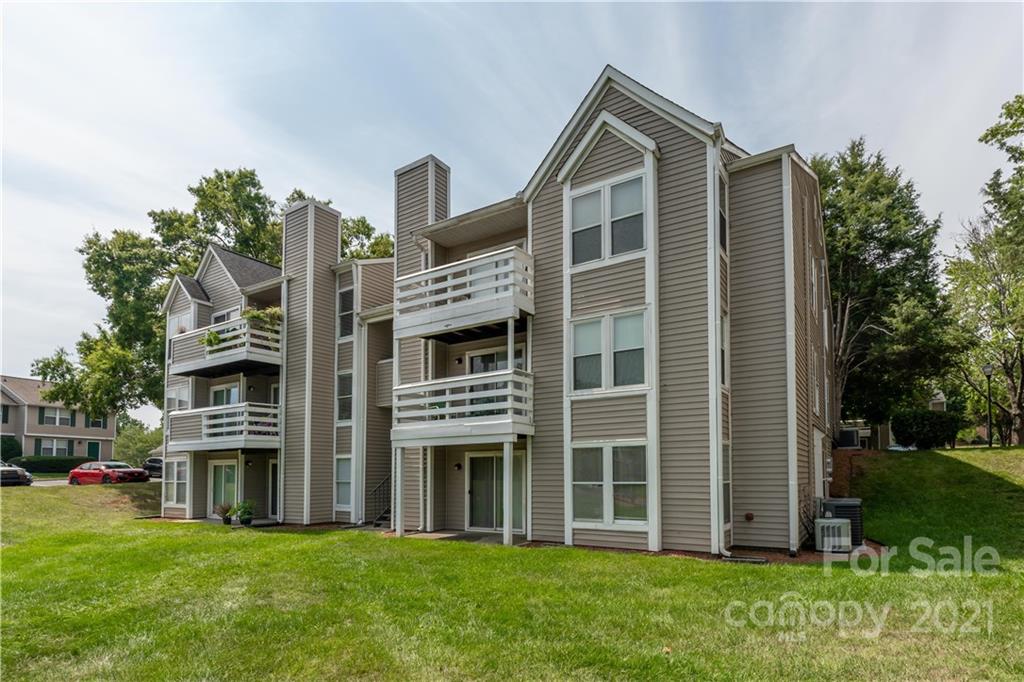 Property image 1 at 9629 Vinca Circle, Charlotte, NC 28213