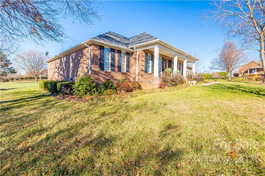 Property image 1 at 114 Gibbs Road, Mooresville, NC 28117