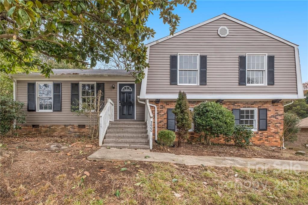 Property image 1 at 5600 Cherrycrest Lane, Charlotte, NC 28217
