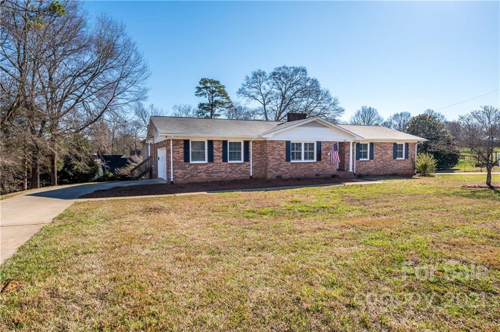 Property image 1 at 402 Lakeview Drive, Harrisburg, NC 28075