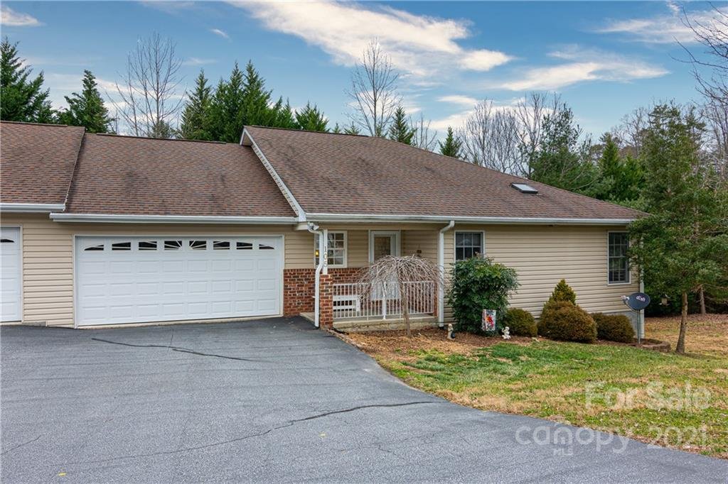 Property image 1 at 105 Allen Paul Drive, Hendersonville, NC 28791