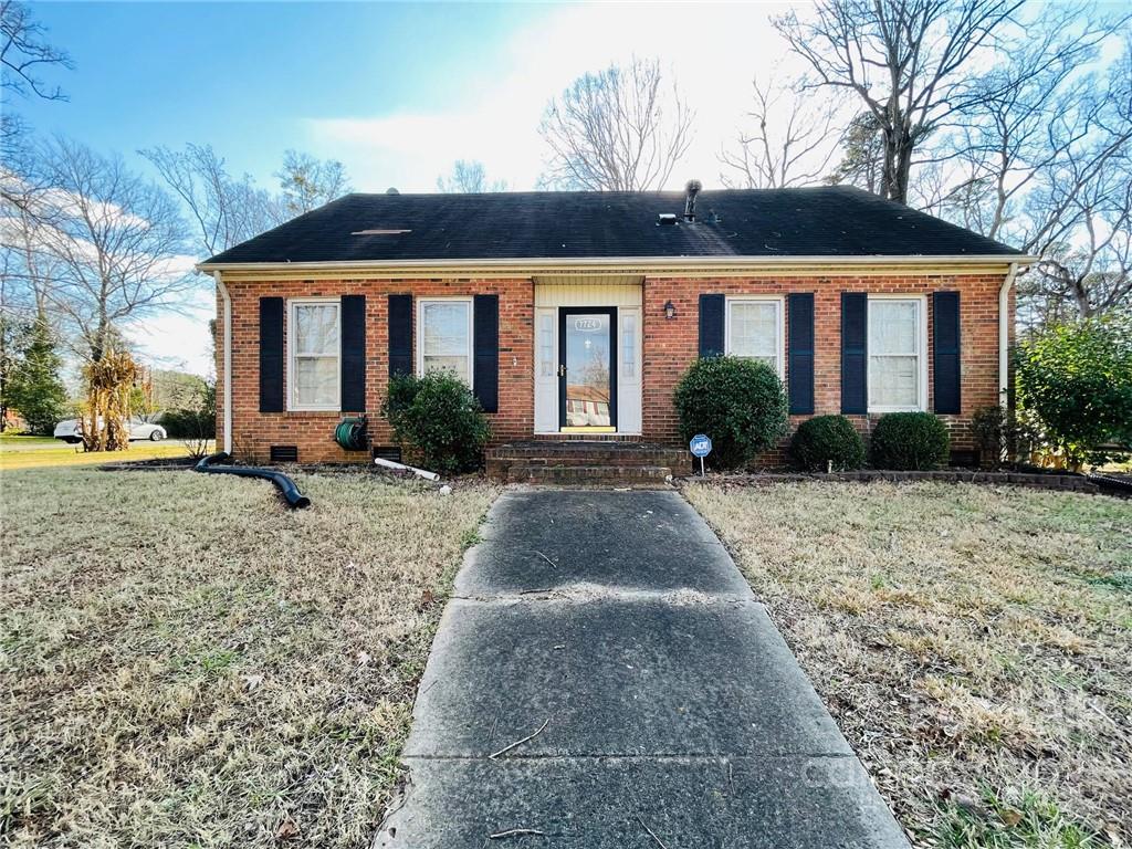 Property image 1 at 7724 Meadowdale Lane, Charlotte, NC 28212