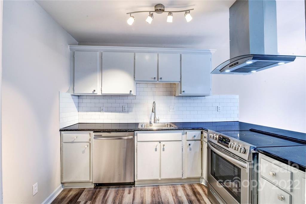 Property image 1 at 1615 Merry Oaks Road, Charlotte, NC 28205