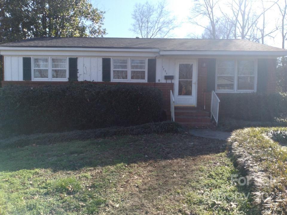 Property image 1 at 1725 Crestdale Drive, Charlotte, NC 28216