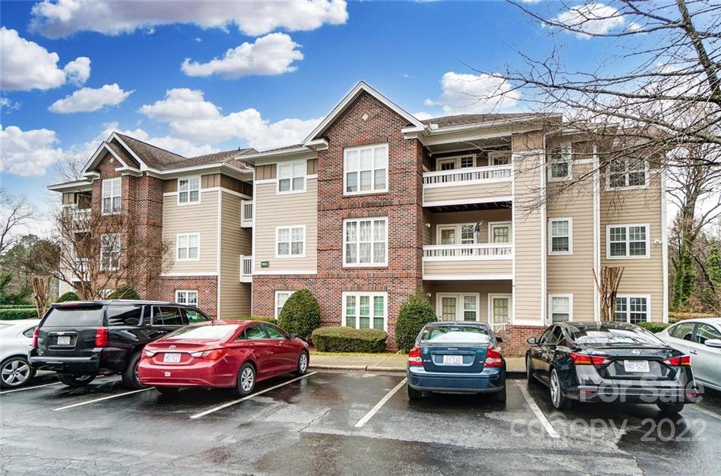 Property image 1 at 9811 Campus Walk Lane, Charlotte, NC 28262