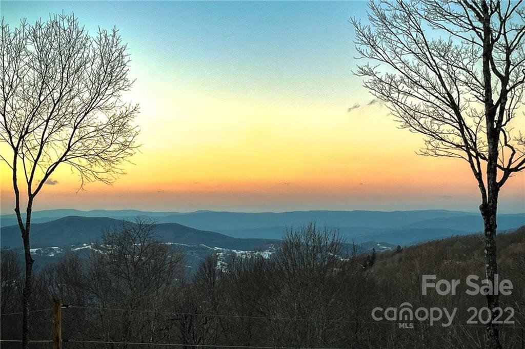 Property image 1 at 104 Hummingbird Lane, Beech Mountain, NC 28604