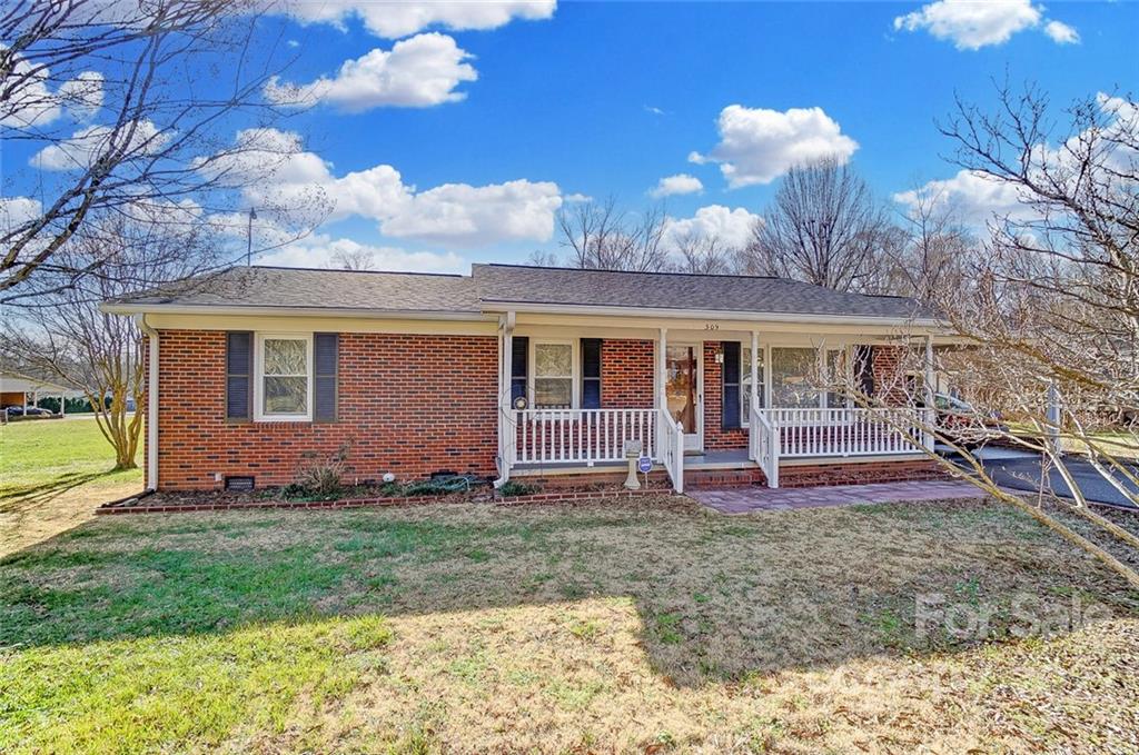 Property image 1 at 309 Meadowood Circle, Kannapolis, NC 28081