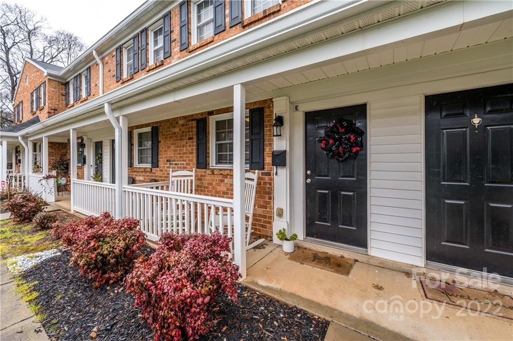 1310 Green Oaks Lane