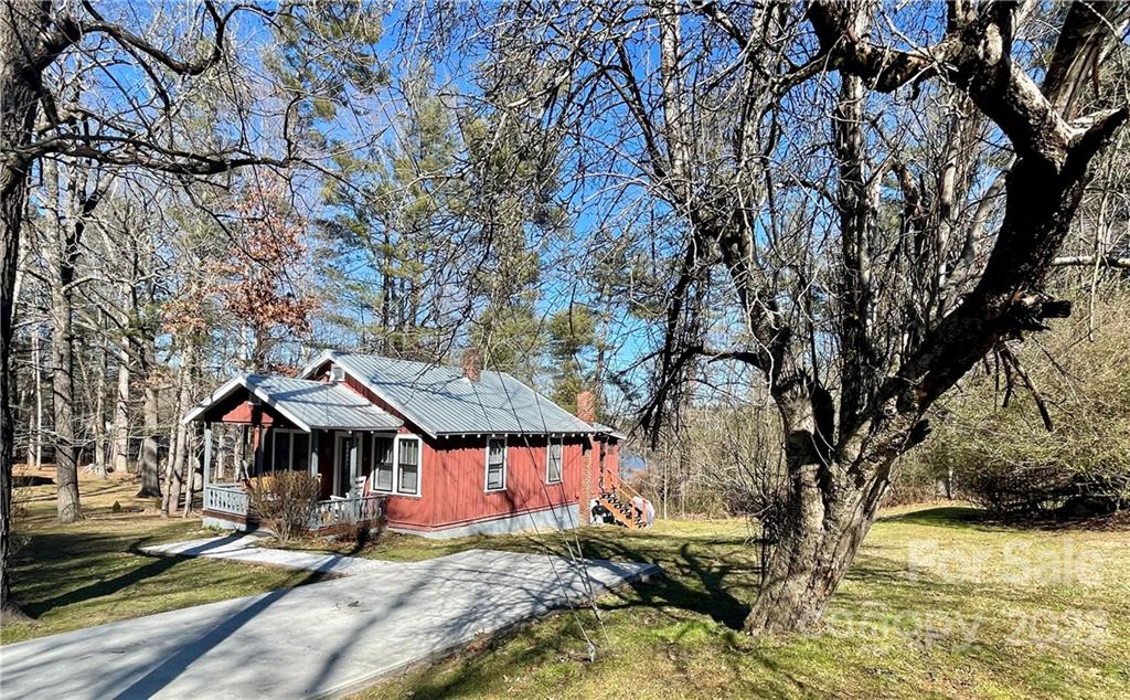 Property image 1 at 605 W Chestnut Drive, Hendersonville, NC 28739