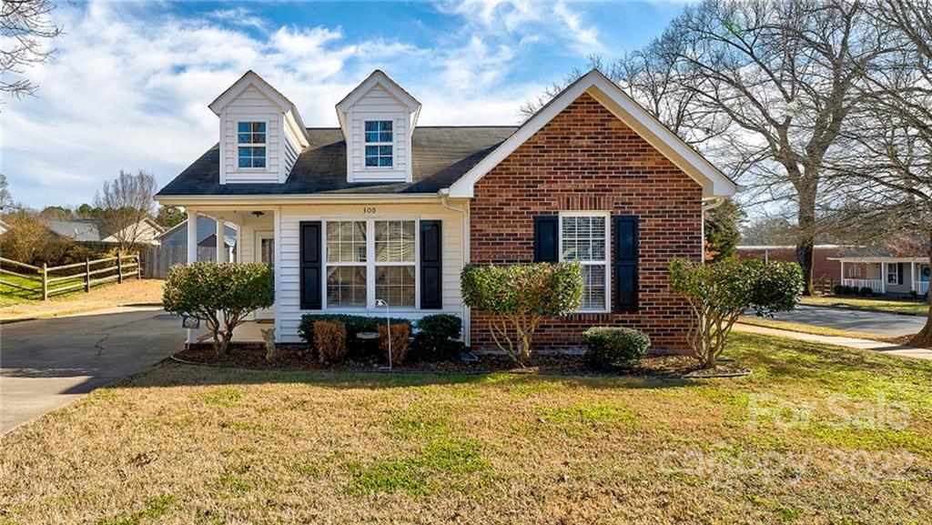 Property image 1 at 300 Llewellyn Street, Belmont, NC 28012