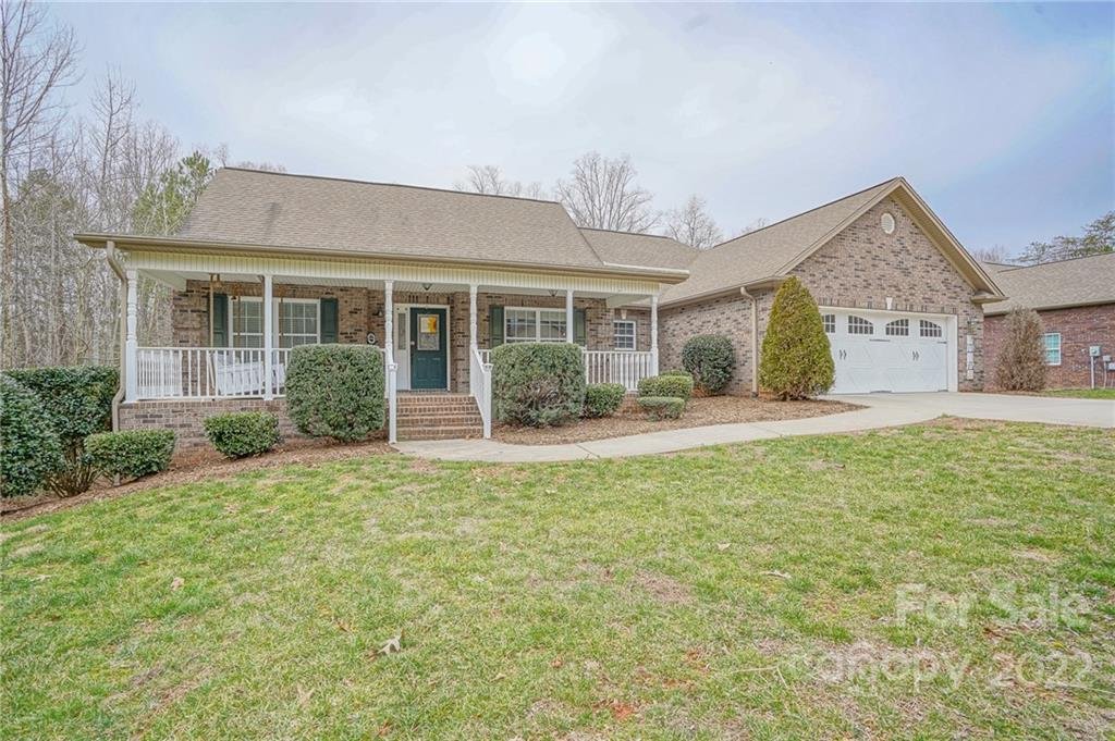 Property image 1 at 1350 Kensington Circle, Newton, NC 28658