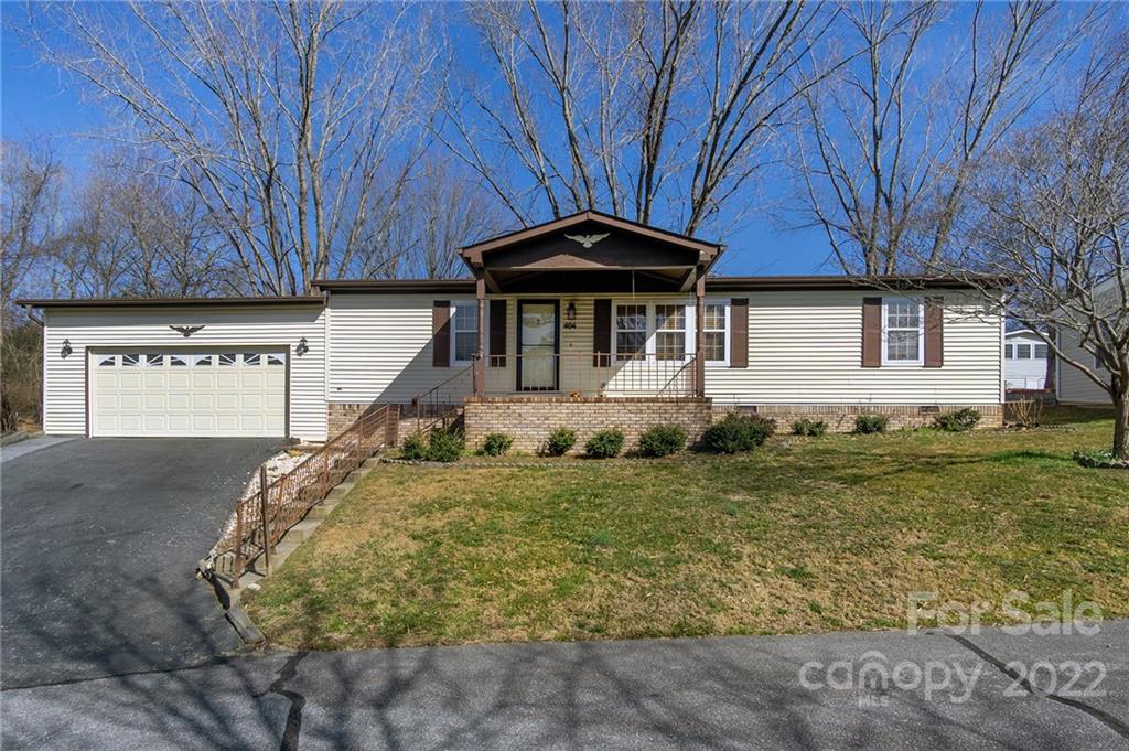 Property image 1 at 404 Deerfield Court, Hendersonville, NC 28792