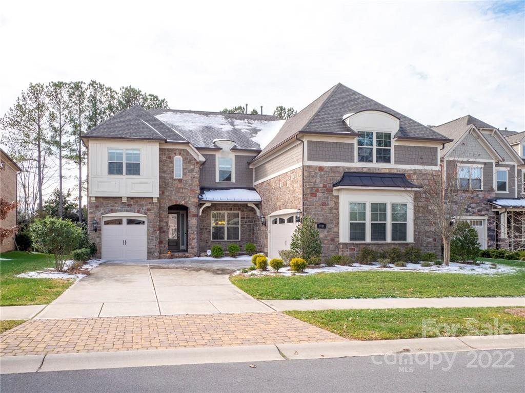 1727 Maple Oak Drive