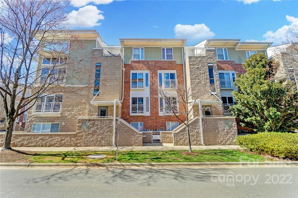 Property image 1 at 646 Raphael Place, Charlotte, NC 28205