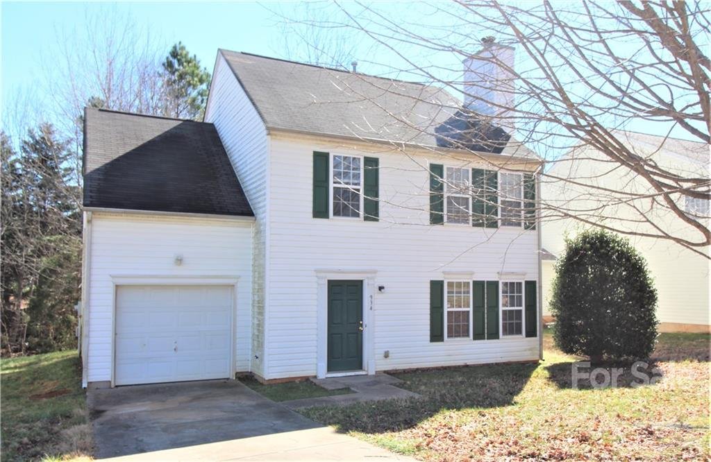 Property image 1 at 934 Grassy Patch Lane, Charlotte, NC 28216