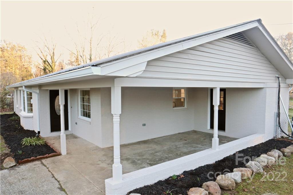 Property image 1 at 1225 Gilbert Street, Hendersonville, NC 28792