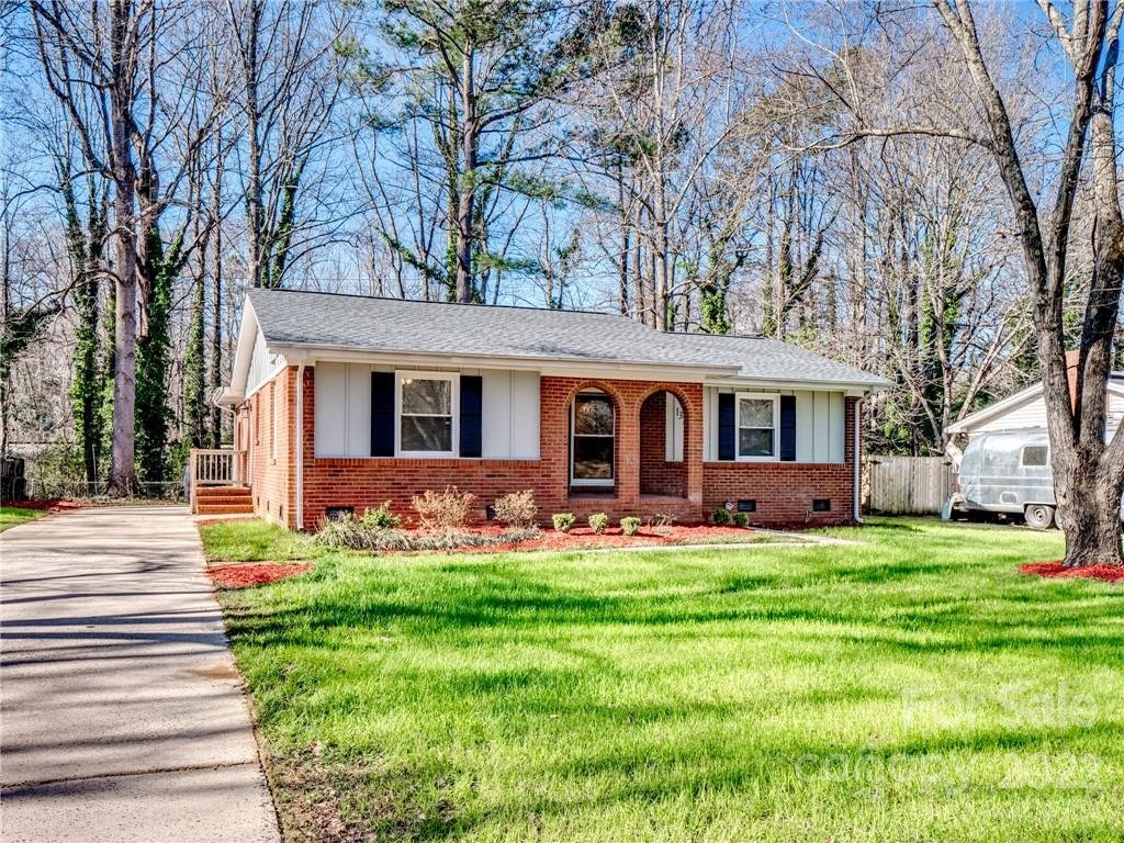 Property image 1 at 1354 Fox Run Drive, Charlotte, NC 28212